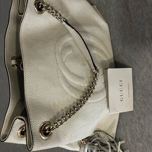 Gucci Cream Pebbled Leather Shoulder Bag with Chain Strap